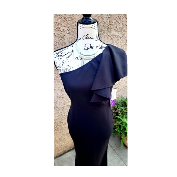 One shoulder ruffle gown - Picture 2 of 3